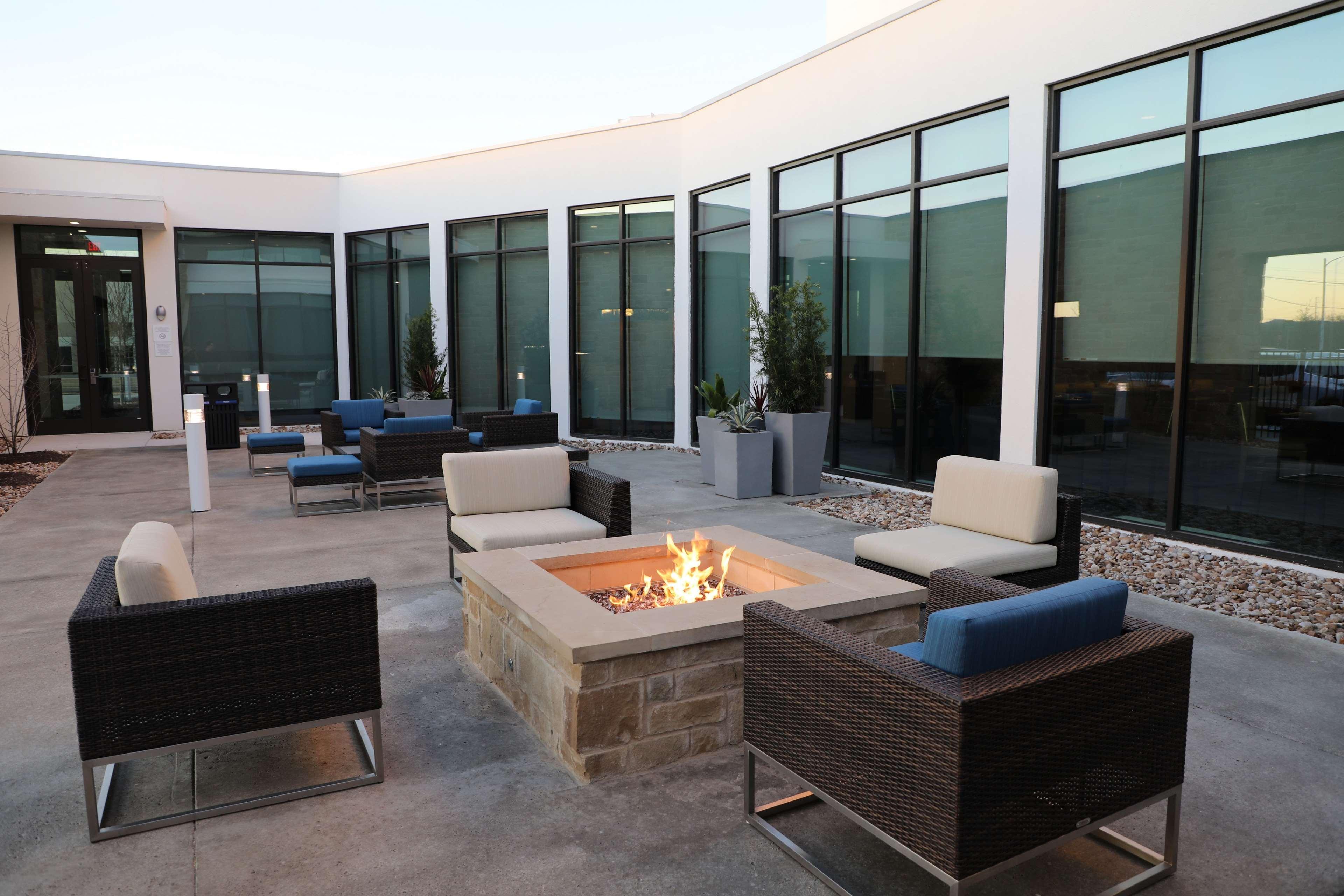 Hilton Garden Inn Austin Airport מראה חיצוני תמונה